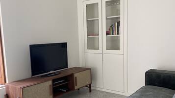 TV, DVD player, books, stereo