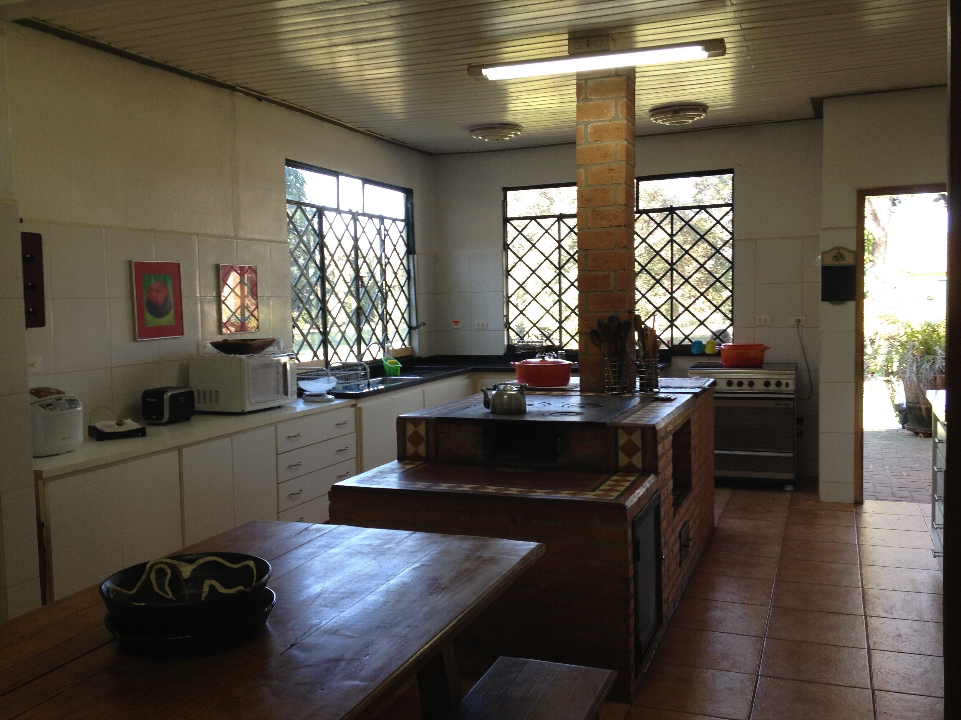 Beautiful Villa, Pool, Churrasq, 600ft Lychee, SKYTV, 96Km / 1h: 30min SP