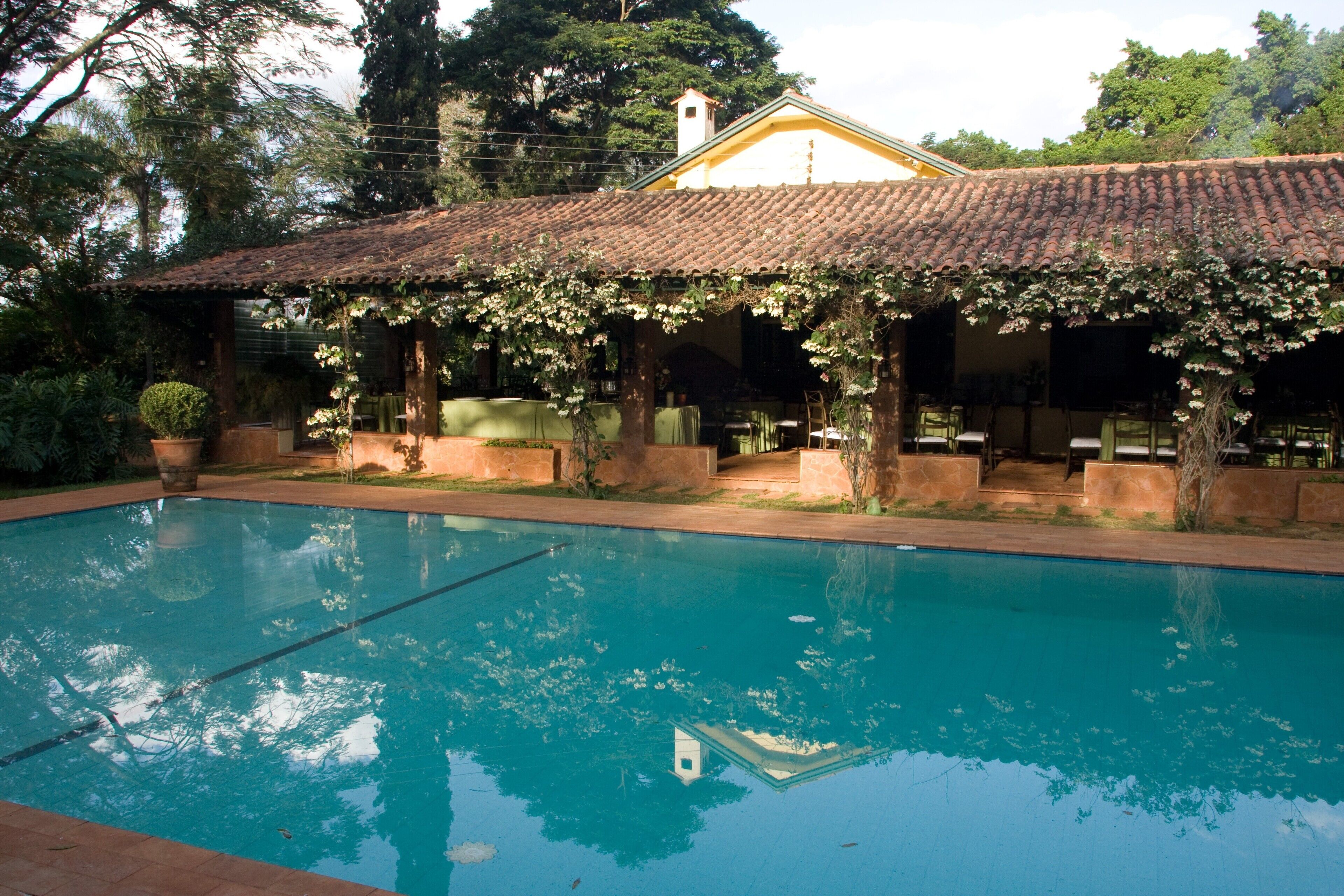 Beautiful Villa, Pool, Churrasq, 600ft Lychee, SKYTV, 96Km / 1h: 30min SP