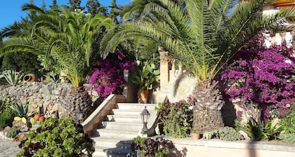 Bezaubernde Finca mit Privat- Pool und idyllischem Palmengarten mit WLAN