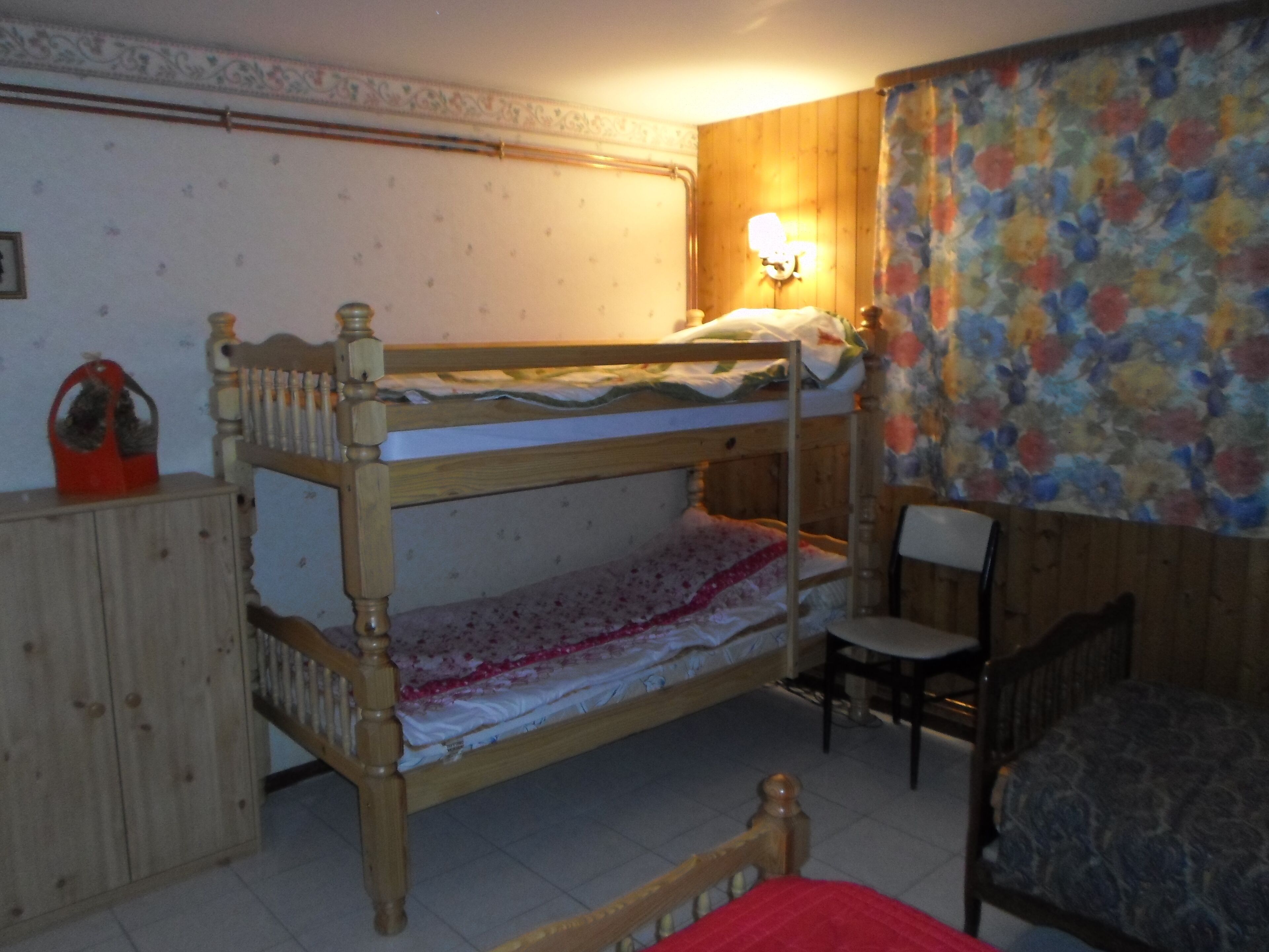 800 m from the slopes. Comfort. Very calm and sunny.