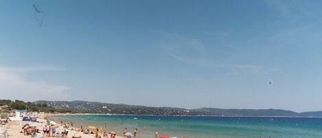 Plage à proximité, chaises longues