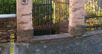 DELICIOUS RUSTIC WITH PRIVATE GARDEN AND TERRACE A FEW KM. FROM THE SEA.