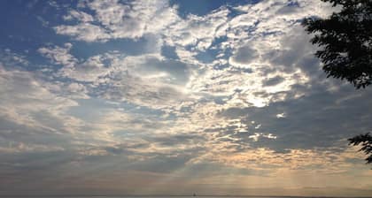 Annapolis Bay House BOAT SHOW & USNA Families 2 Bedroom with Den sleeps 5