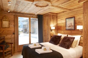 7 bedrooms, iron/ironing board, travel cot, free WiFi