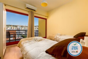 4 bedrooms, iron/ironing board, WiFi, bed sheets - V4 Villa with private pool, garden and sea views (Albufeira)