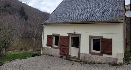 Landhaus in einem Tal, 12 km von Besse