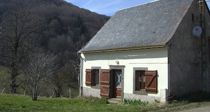 Maison de campagne dans une vallée à 12 km de BESSE