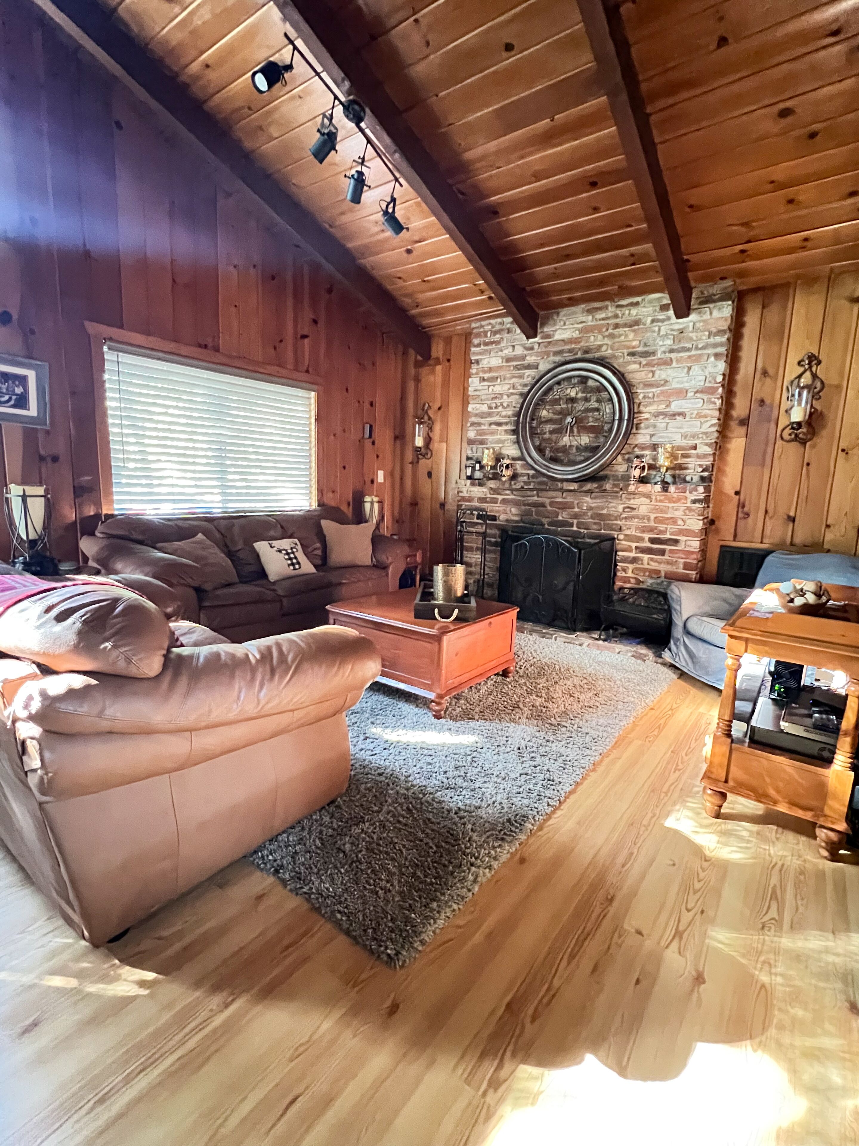 Cozy Bass Lake Cabin walk to Pines Village & Marina, 20 min to Yosemite!