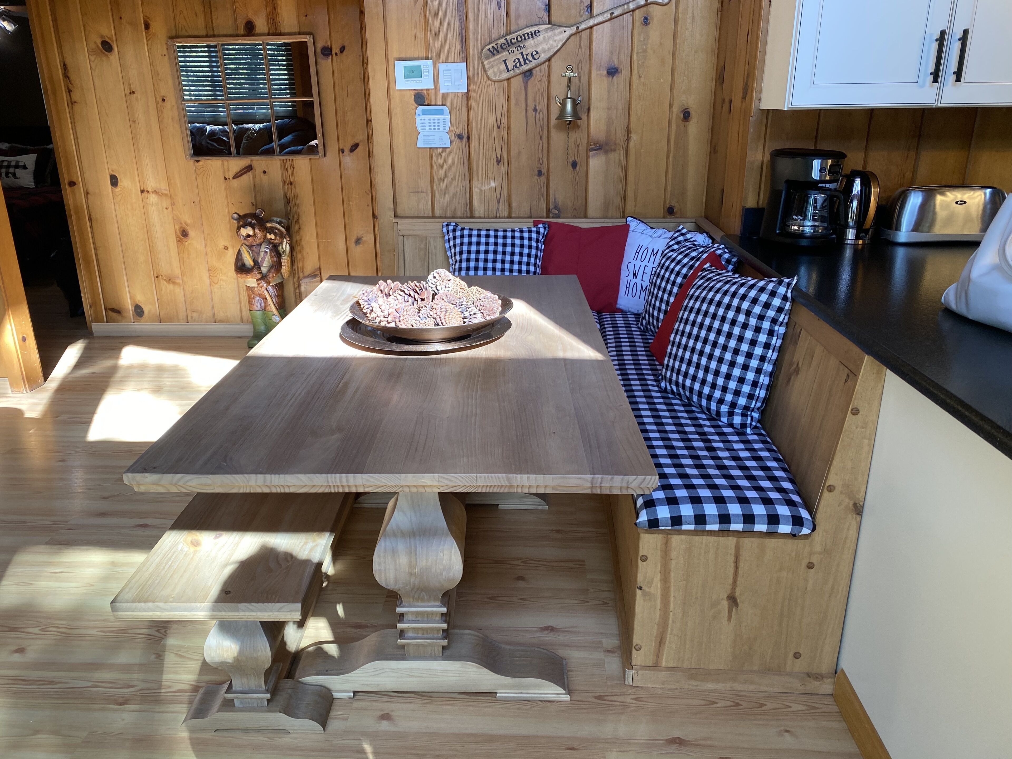 banquette dining for 7