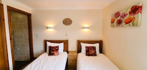 2 bedrooms, iron/ironing board, travel cot, free WiFi