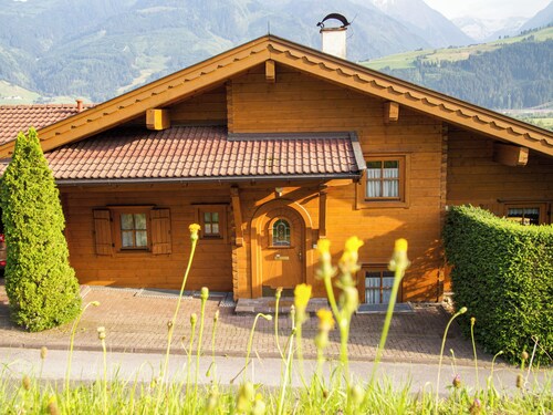 Luxuriöses Ferienhaus für 10 mit privatem Pool