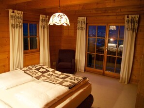 4 bedrooms, desk, free WiFi