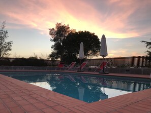 Outdoor pool - Villa at Natural Park & Sun & pull & Cool energy and Lisbon at 40 minutes (Piedade)