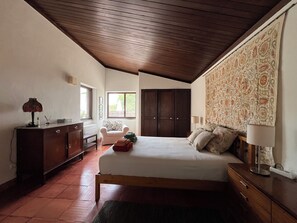 5 bedrooms, iron/ironing board, travel crib, free WiFi - Villa at Natural Park & Sun & pull & Cool energy and Lisbon at 40 minutes (Piedade)