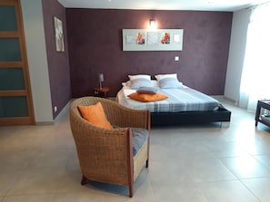 4 habitaciones, tabla de planchar con plancha, wifi y ropa de cama