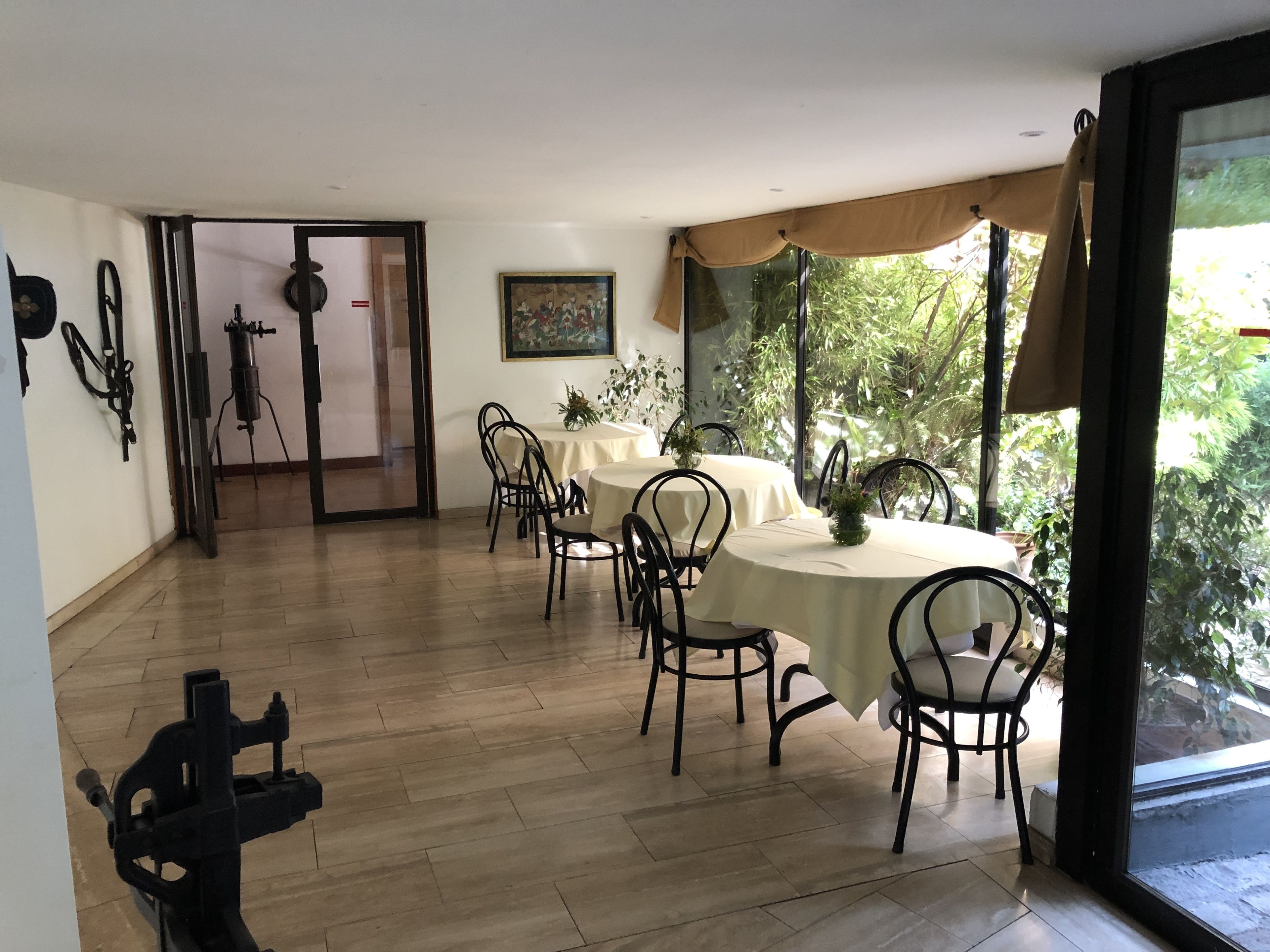 breakfast, lunch and dinner served