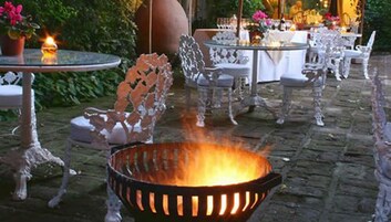 Breakfast, lunch and dinner served