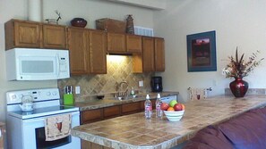 Fridge, microwave, oven, stovetop - Sedona's Sanctuary for the Savvy Traveler (Sedona)