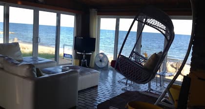 Cape Cod/Oceanfront on Nantucket Sound w/ Private Beach & Deck, Free Kayaks