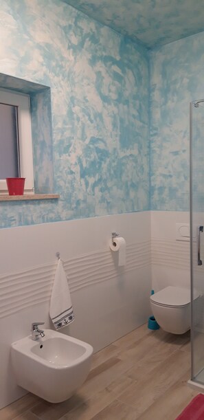 Hair dryer, towels, soap, toilet paper - Mare - Brand new super comfy apartment with garden terrace (Rabac)