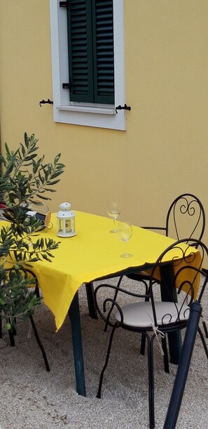 Outdoor dining - Mare - Brand new super comfy apartment with garden terrace (Rabac)