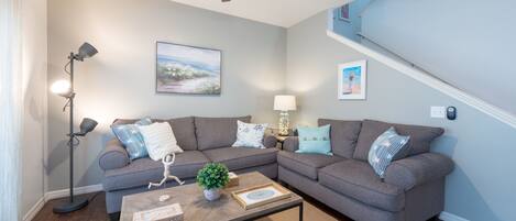 Televisión, chimenea, videojuegos, reproductor de DVD