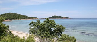 Brand new villa with secured pool, panoramic view of sea and mountain, quiet