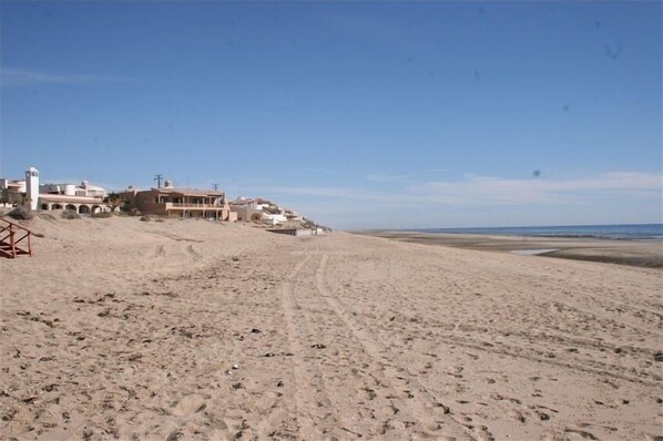 Beach nearby, sun loungers, beach towels