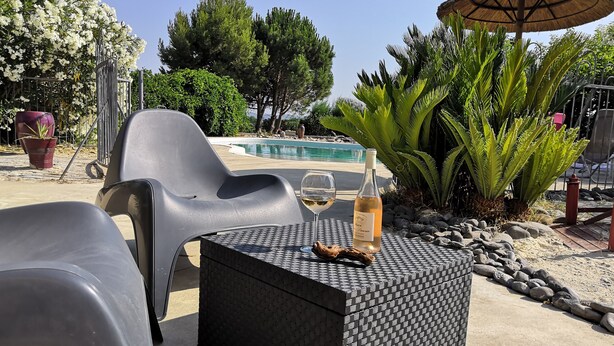 Unclassified image, 1 of 50, button - *NEWS *Charming zen villa, luxury, quiet, view availability in August contact me (Pont-Saint-Esprit)