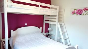 2 habitaciones, tabla de planchar con plancha, wifi y ropa de cama