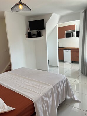 1 bedroom, iron/ironing board, travel cot, free WiFi