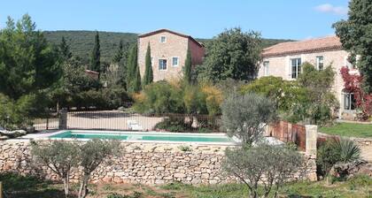 Gite de charme avec piscine dans un Mas Languedocien