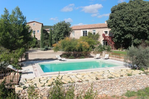 Gite with a high standard of comfort between the garrigue and the provence