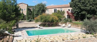 Gite with a high standard of comfort between the garrigue and the provence