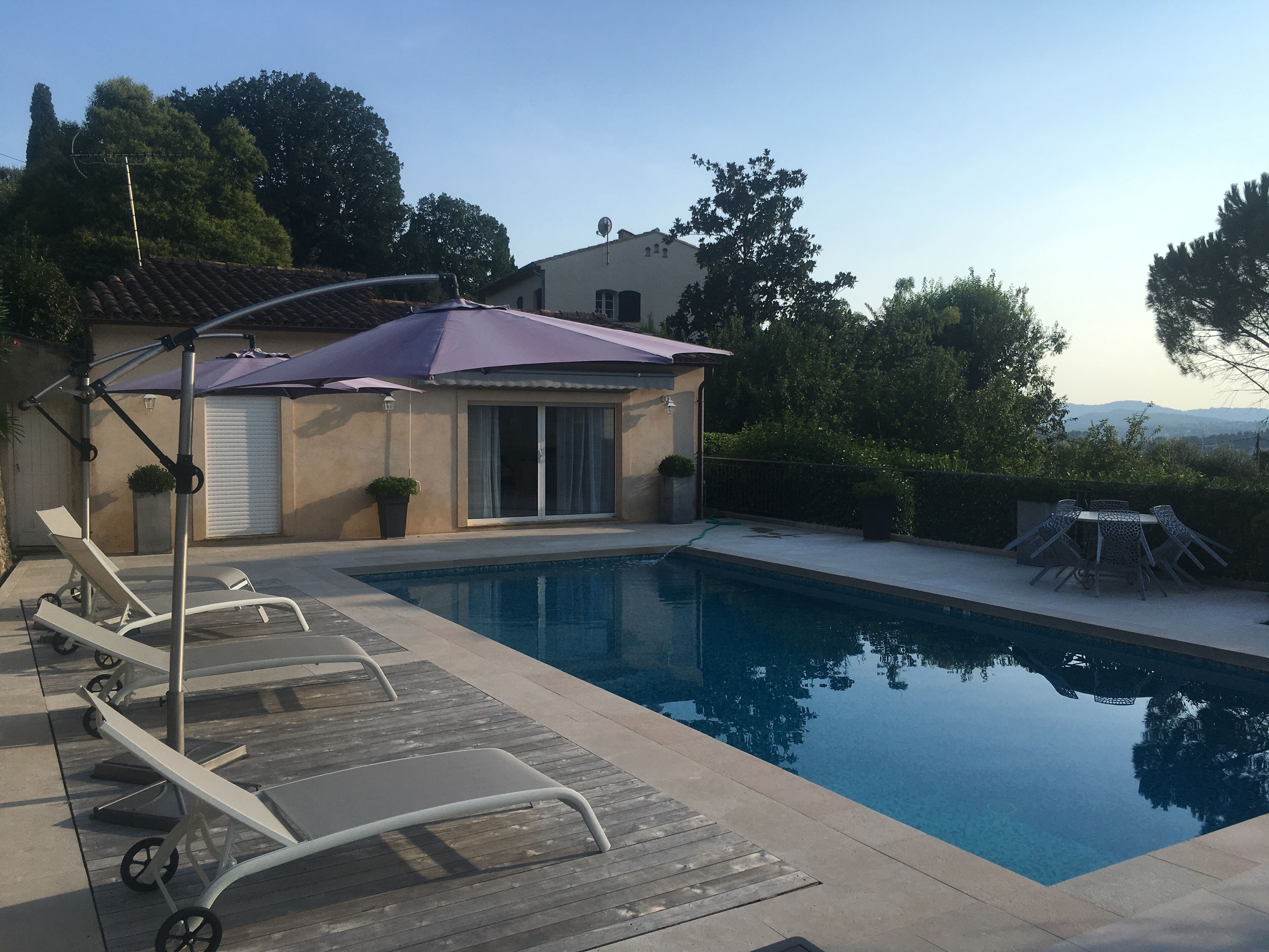 2 independent parts 45m pool in a villa overlooking the town of Grasse in ca