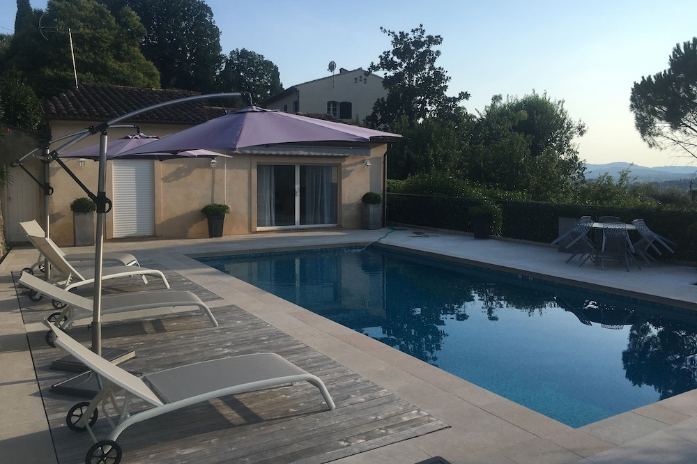 2 independent parts 45m pool in a villa overlooking the town of Grasse in ca