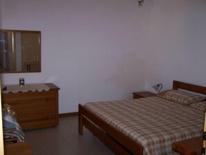 5 habitaciones, tabla de planchar con plancha, cuna de viaje y wifi 