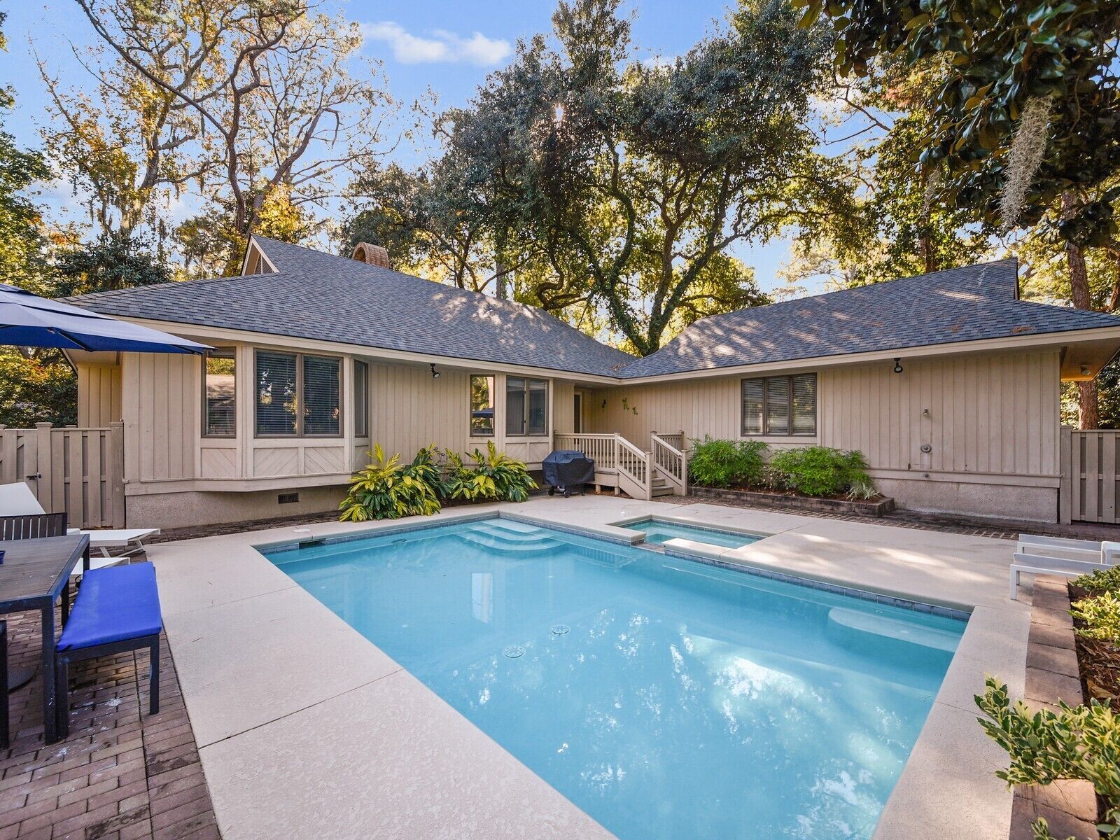 28 Battery Road ~ Pet Friendly | Short Walk to the Beach | Fenced Yard!