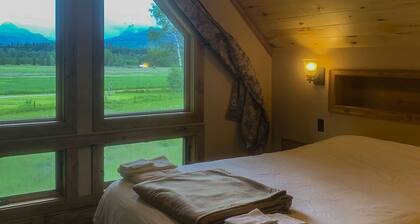 Upea 2 mh hirsimökki 3 mailin päässä Bowman-järven sisäänkäynnistä jäätikköpuistoon