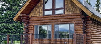 Superbe cabane en rondins de 2 chambres à 3 milles de l'entrée du lac Bowman dans le parc des glaciers