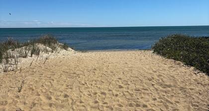 Renovated Chatham Cottage – Steps to Beach