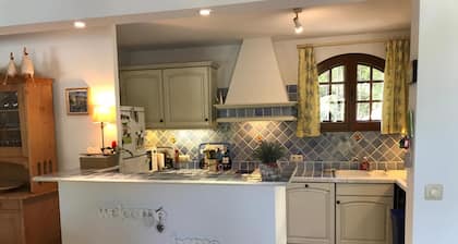 Villa De Charme super equipped, private pool, 3 bedrooms, 970 m from the center