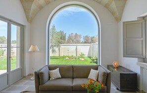 Smart TV, fireplace, Netflix, DVD player - 5 double bedroom 'Masseria' with heated pool, tennis court, olive grove (Carpignano Salentino)