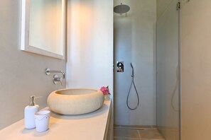 Separate bathtub and shower, rainfall showerhead