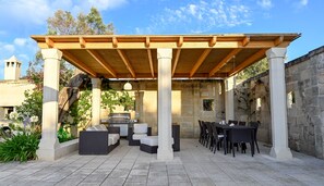 Outdoor dining - 5 double bedroom 'Masseria' with heated pool, tennis court, olive grove (Carpignano Salentino)