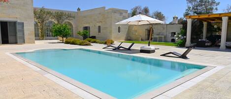 Outdoor pool, an infinity pool