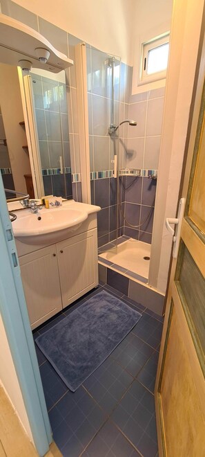 Douche, sèche-cheveux