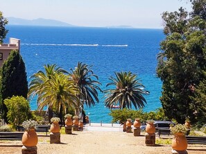 Plage à proximité, chaises longues