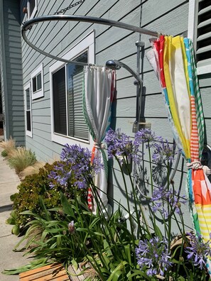 Property grounds - Natural Bridges BIG Beach House walk to cafes, bars, food, & BEACH (Santa Cruz)